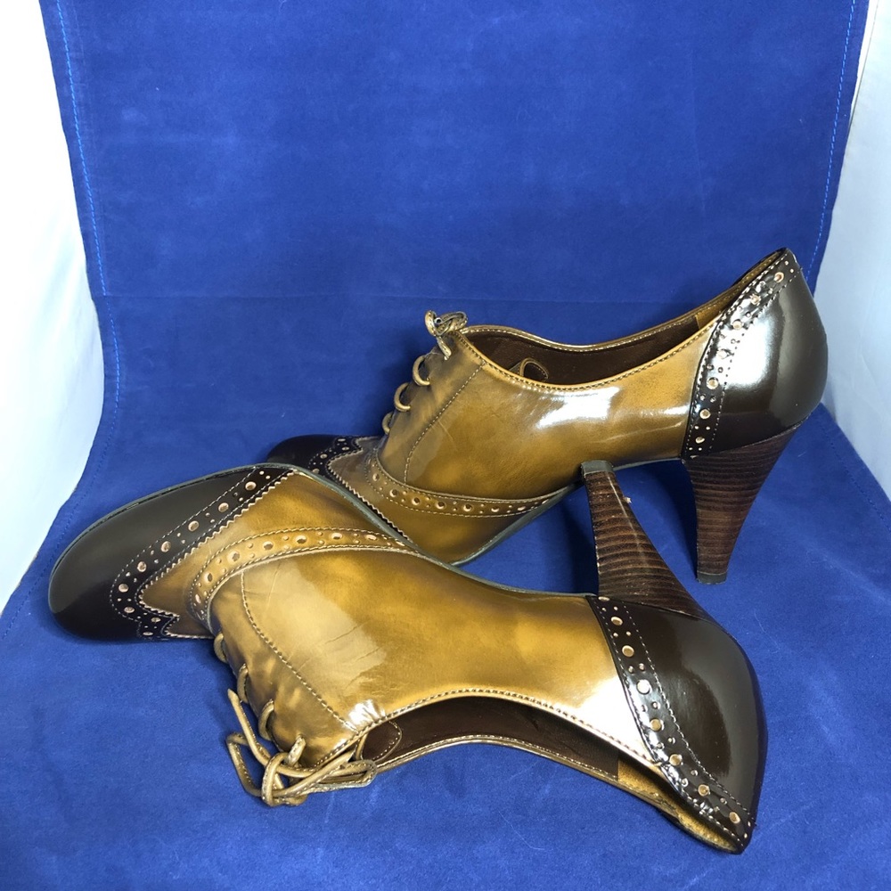 Tahari Size 8 Brown Retro Throwback high heels